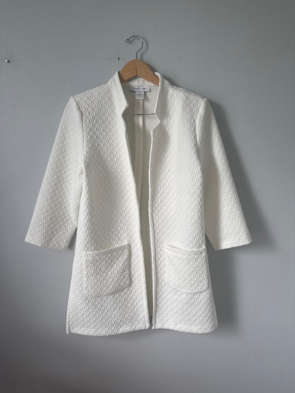 Carole Wren white open front textured jacket with front pockets